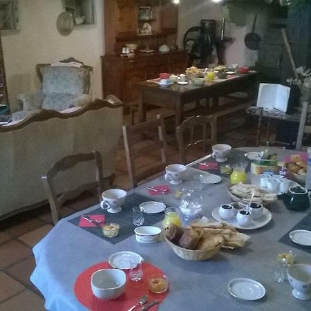 Aux Ronzieres Bed & Breakfast Pouilly-sous-Charlieu Eksteriør bilde