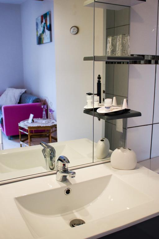 Aux Ronzieres Bed & Breakfast Pouilly-sous-Charlieu Eksteriør bilde