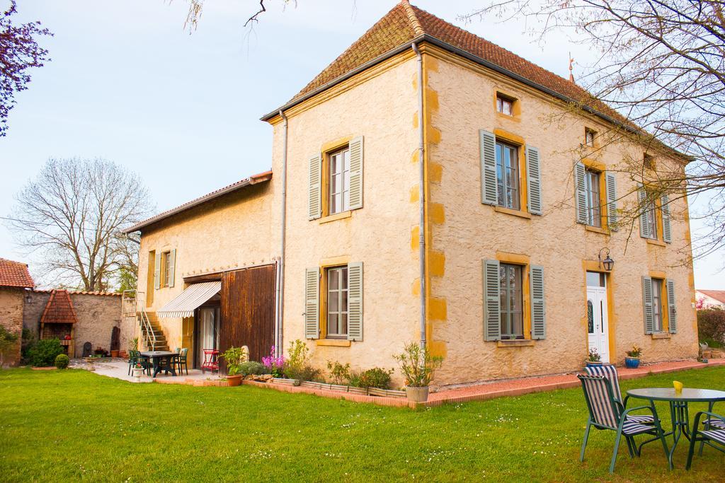 Aux Ronzieres Bed & Breakfast Pouilly-sous-Charlieu Rom bilde