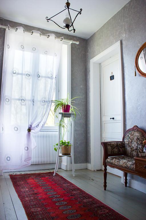 Aux Ronzieres Bed & Breakfast Pouilly-sous-Charlieu Eksteriør bilde