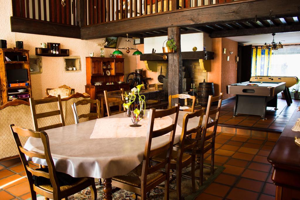 Aux Ronzieres Bed & Breakfast Pouilly-sous-Charlieu Rom bilde