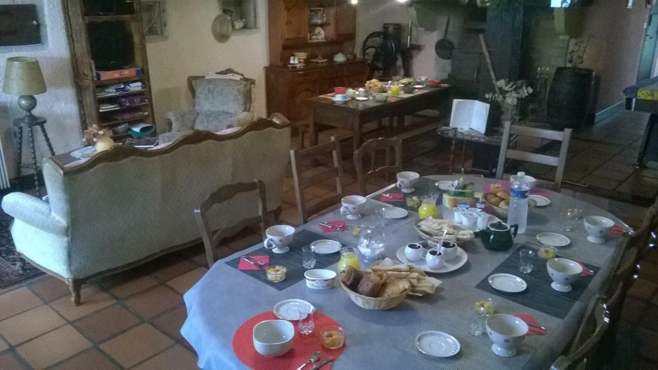 Aux Ronzieres Bed & Breakfast Pouilly-sous-Charlieu Eksteriør bilde