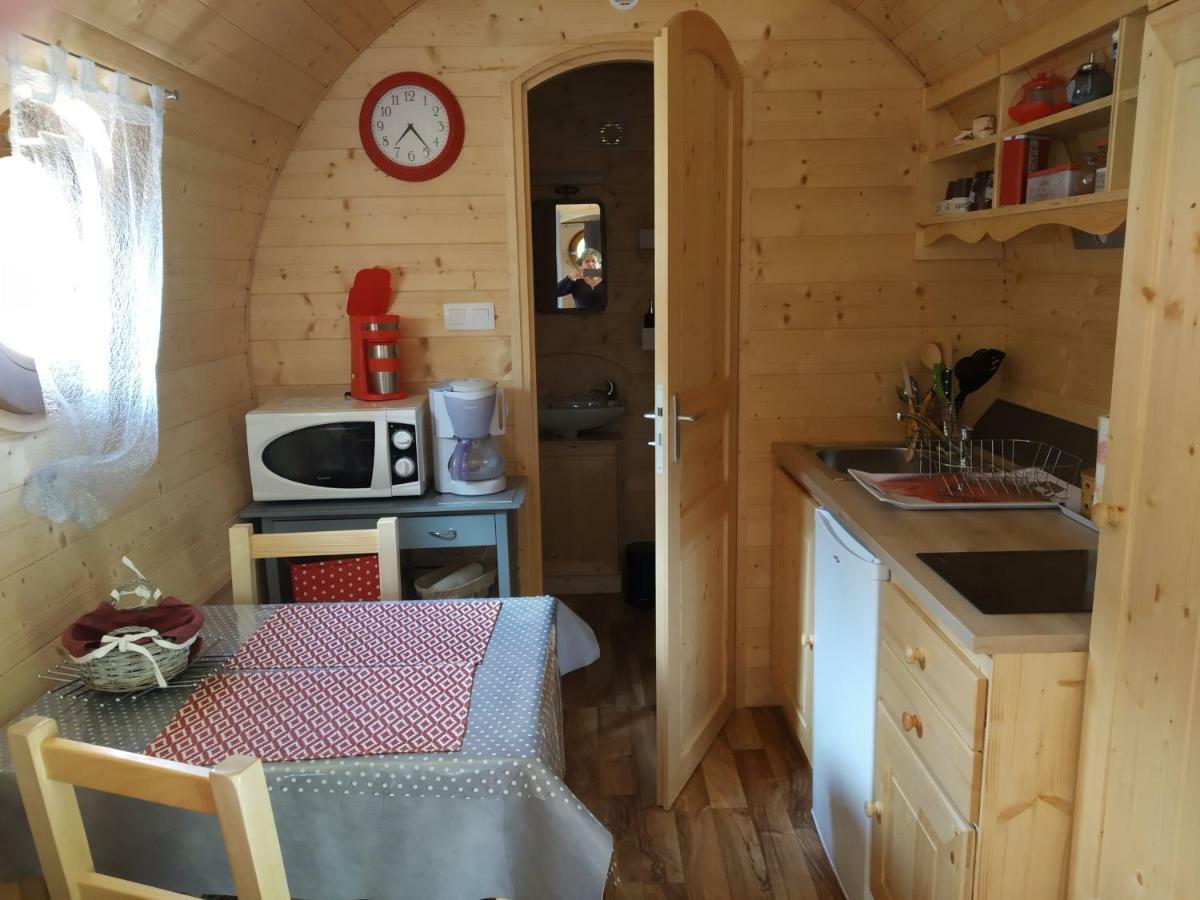 Aux Ronzieres Bed & Breakfast Pouilly-sous-Charlieu Eksteriør bilde